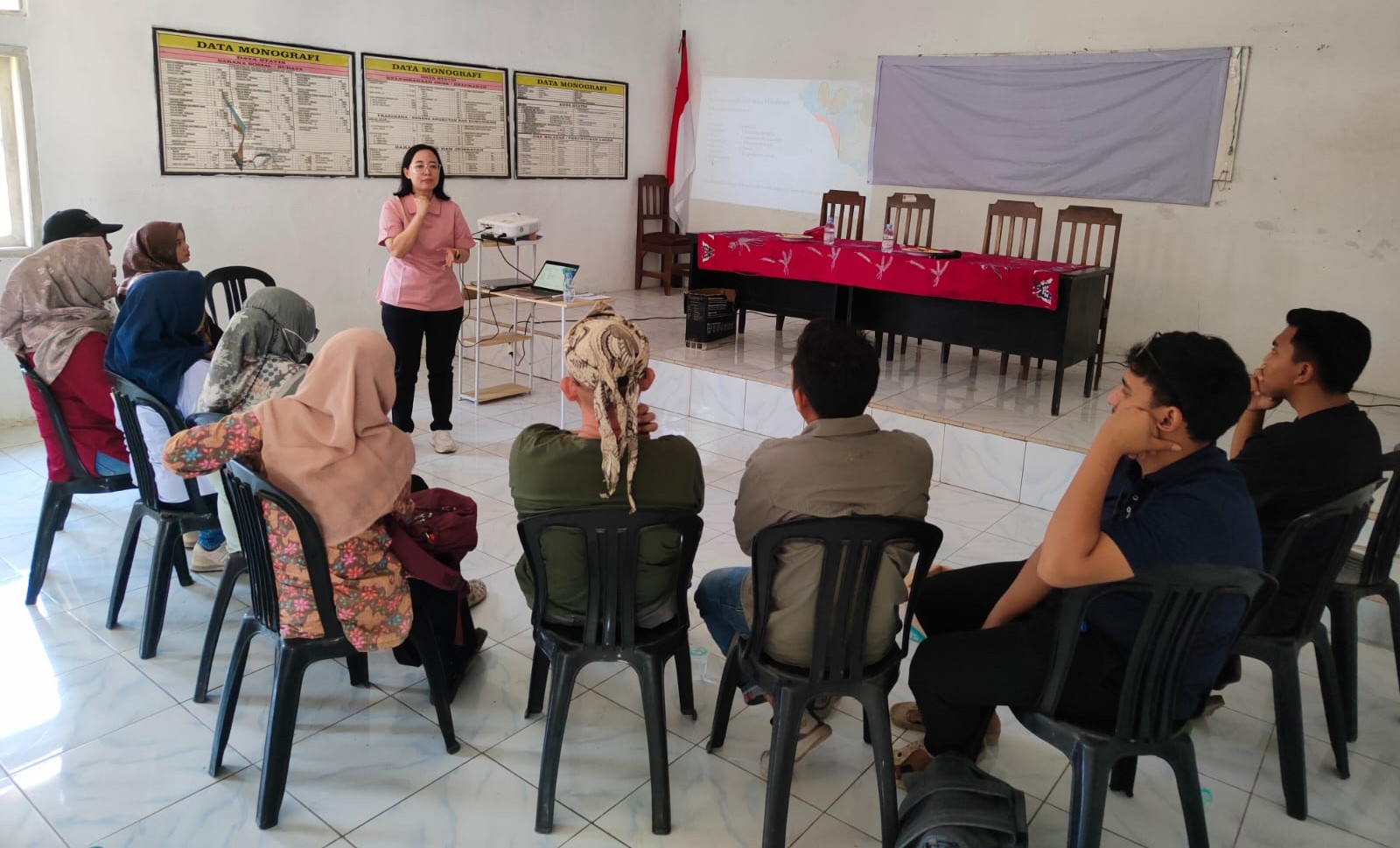 FGD di Desa Ciasembaru: Persiapan Ciasembaru Sebagai Destinasi Wisata Unggulan