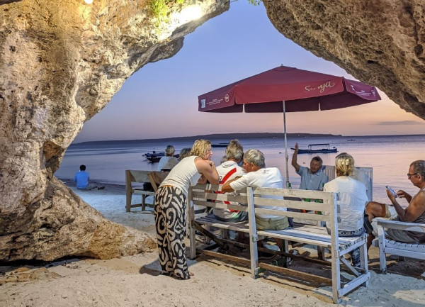 Sail to Indonesia In Baubau City (Visit Wameo Traditional Market and Daeng Lala (Beach View))