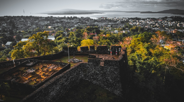 Wisata Sejarah di Benteng Terluas di Dunia Bersama Pemandu Lokal